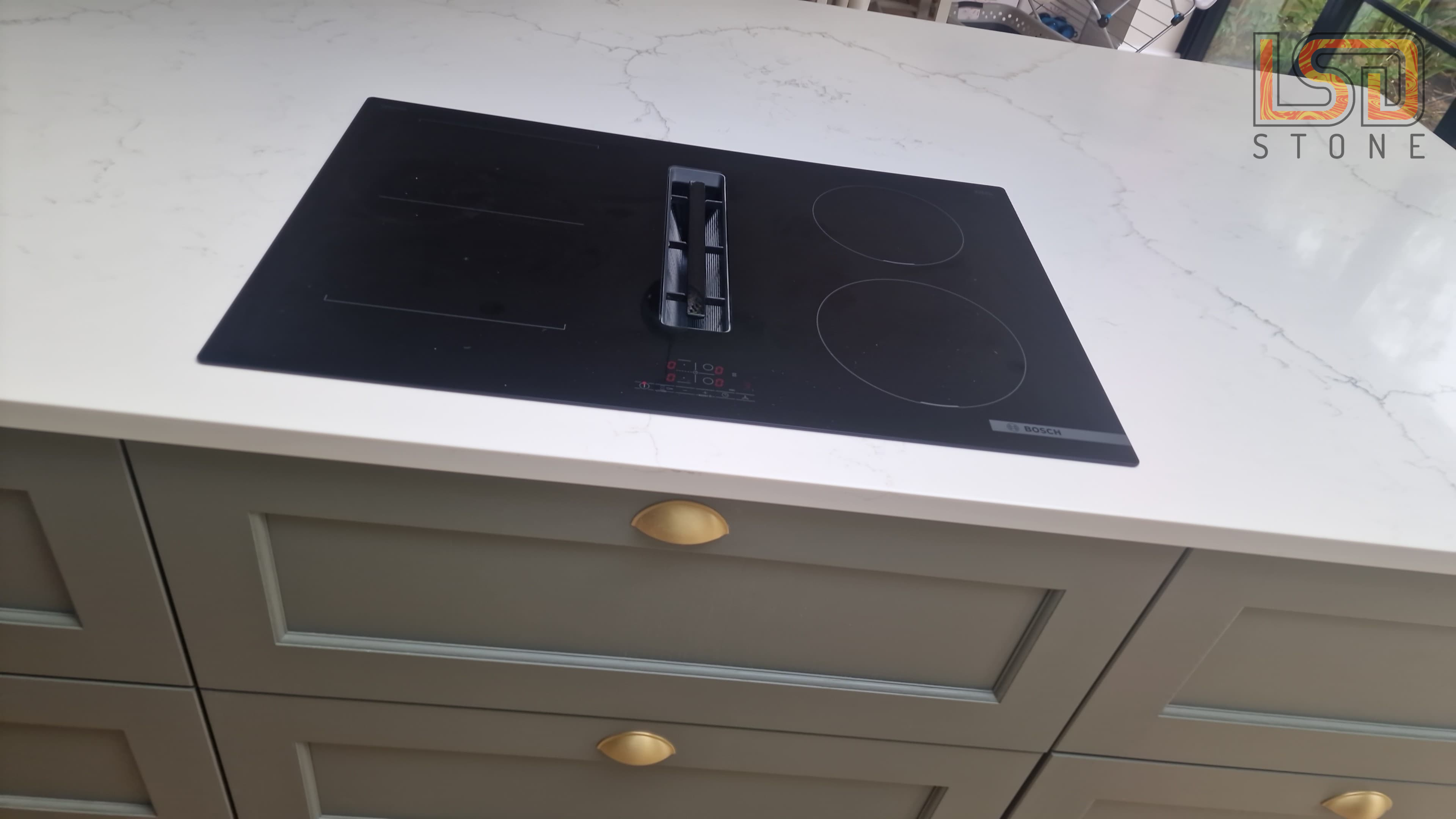 Mysterio onyx – Quartz Kitchen Worktop Installation
