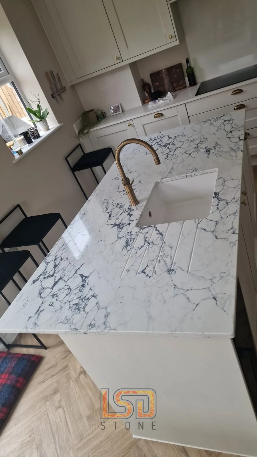Arabescato – Quartz Kitchen Worktop Installation