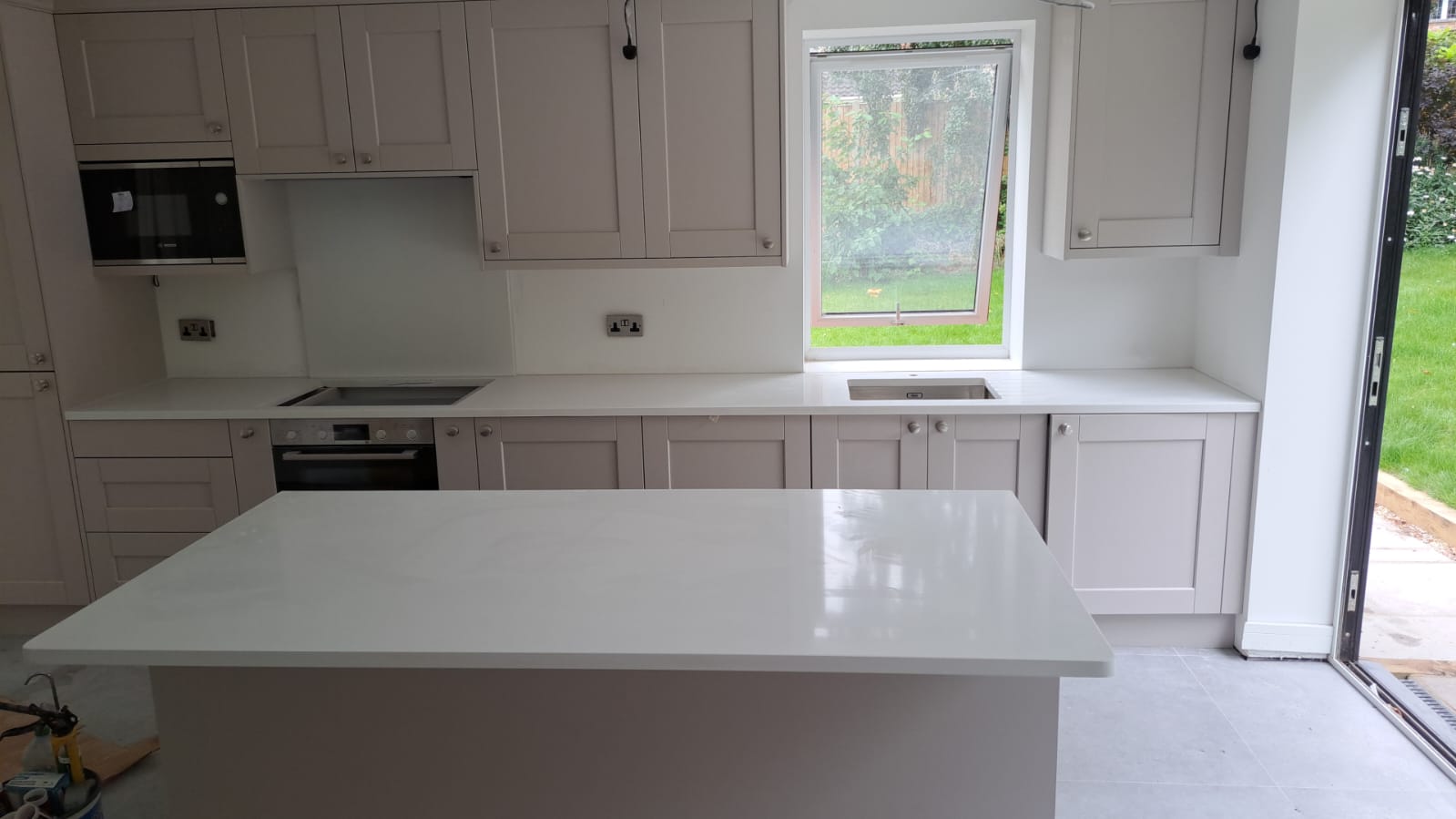 Ice Branco – Quartz Kitchen Worktop Installation