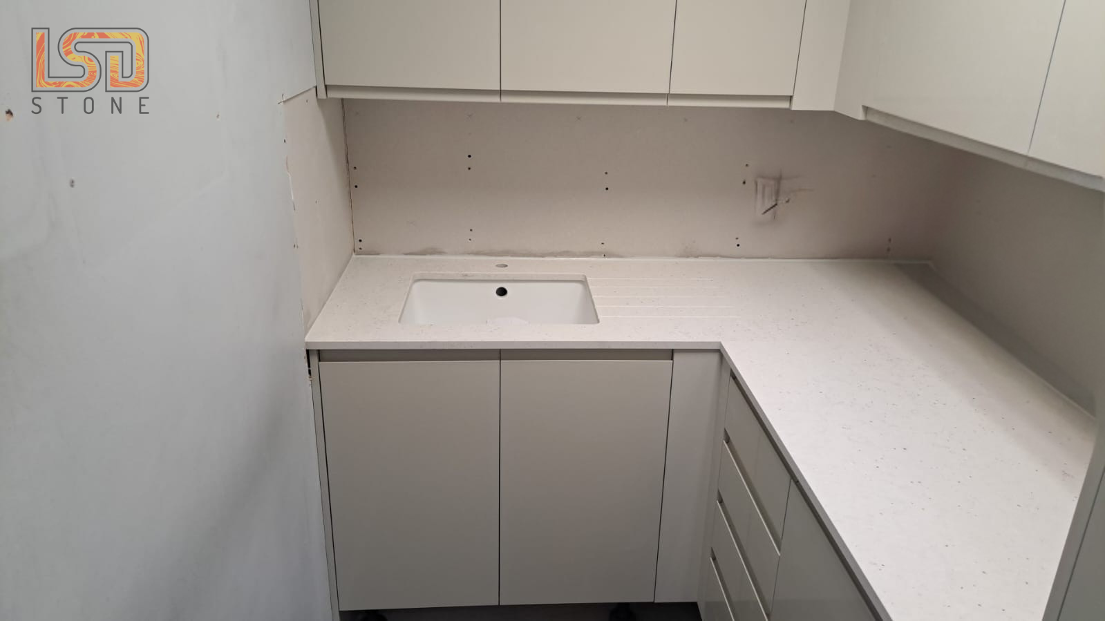Silestone Lime Delight – Quartz Kitchen Worktop Installation