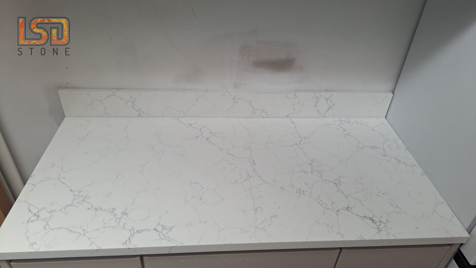 Alaska Bianca – Quartz Kitchen Worktop Installation
