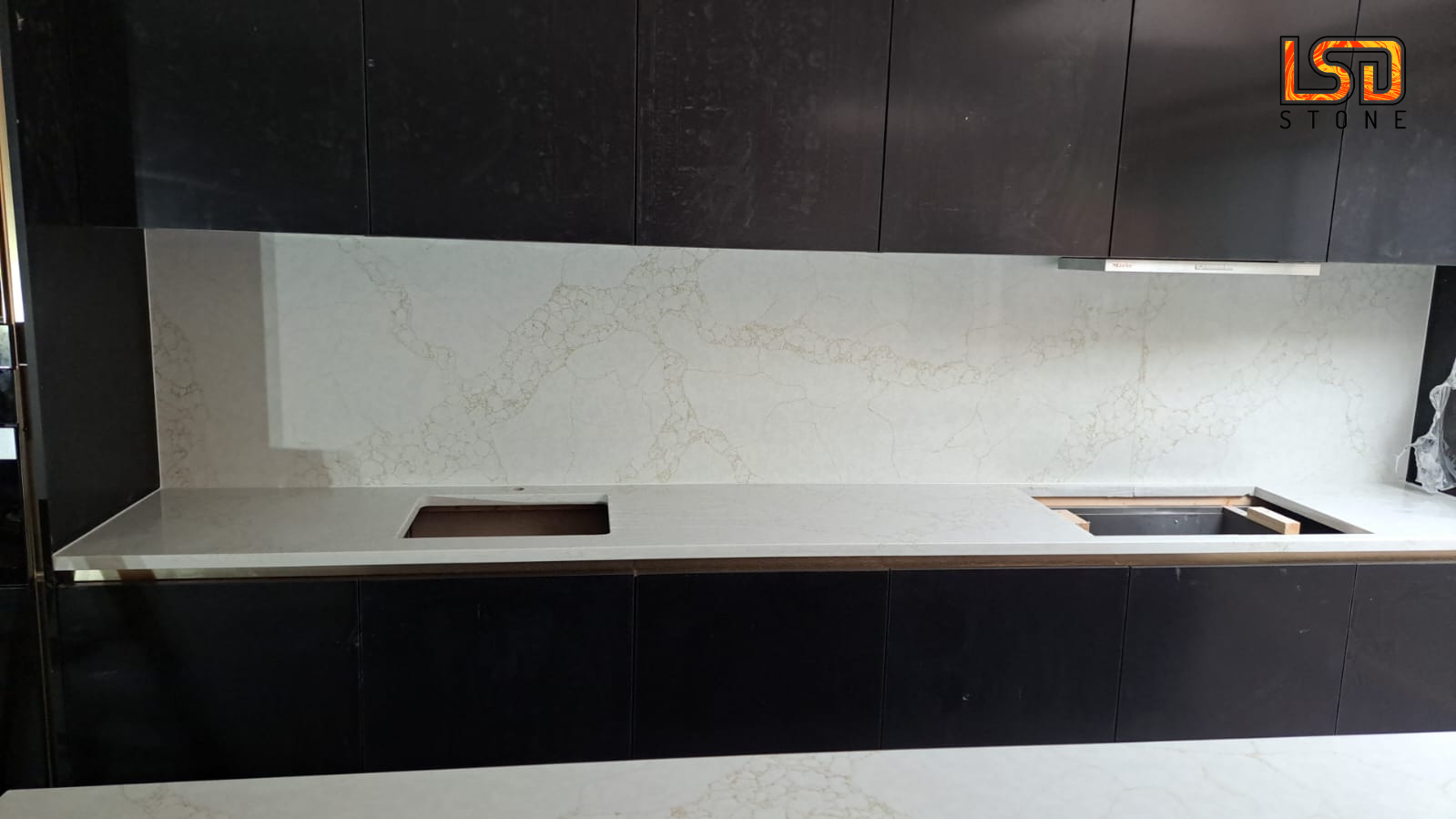 Statuario Gold – Quartz Kitchen Worktop Installation