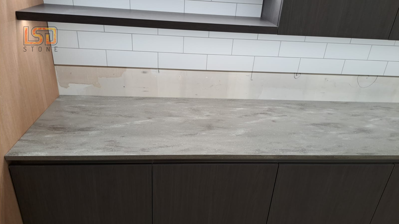 Ash Aggregate – Quartz Kitchen Worktop Installation