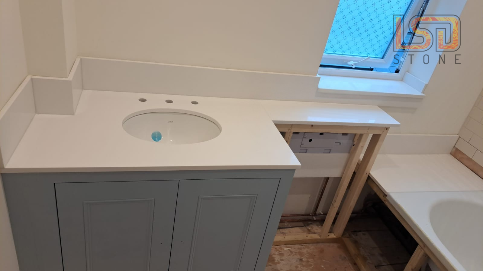 Pure White – Quartz Kitchen Worktop Installation