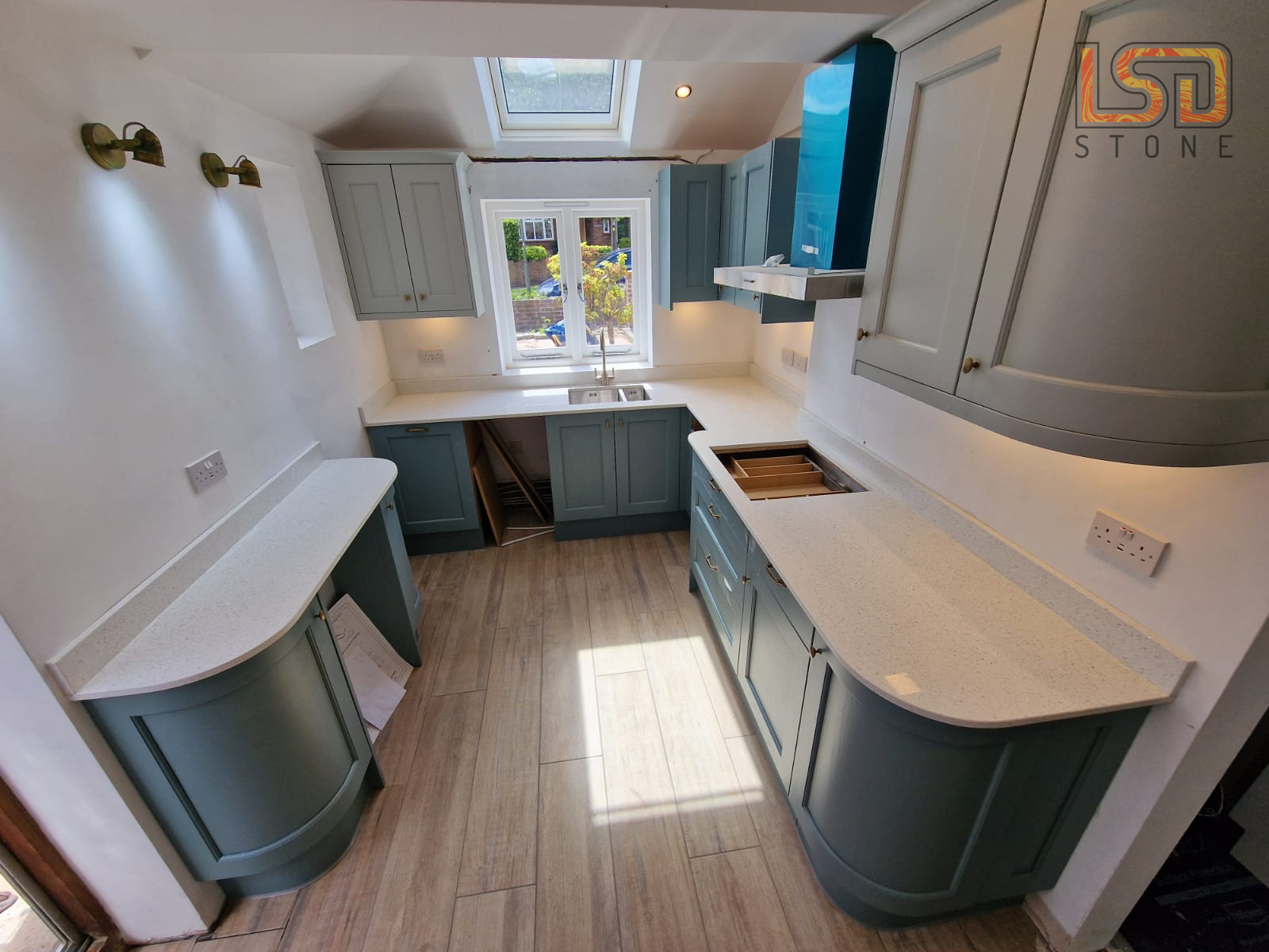 Stellar Branco – Quartz Kitchen Worktop Installation