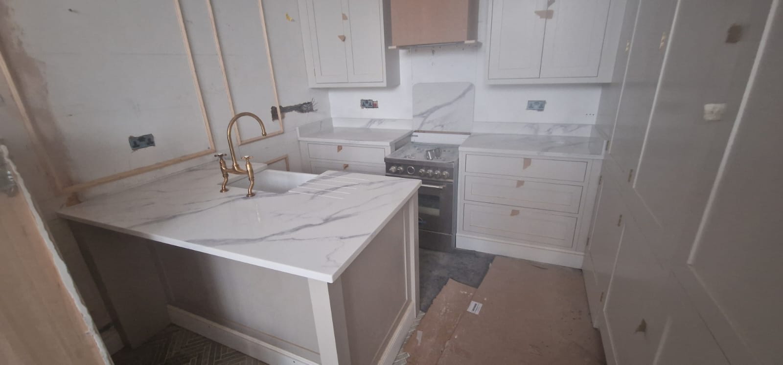 Calacatta Opera – Quartz Kitchen Worktop Installation