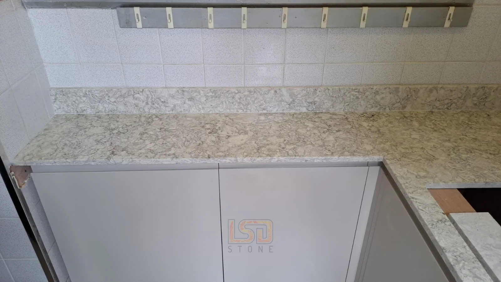 Ice Canyon – Quartz Kitchen Worktop Installation