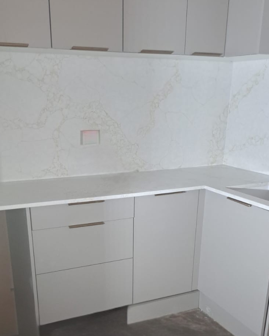 Staturio Gold – Quartz Kitchen Worktop Installation