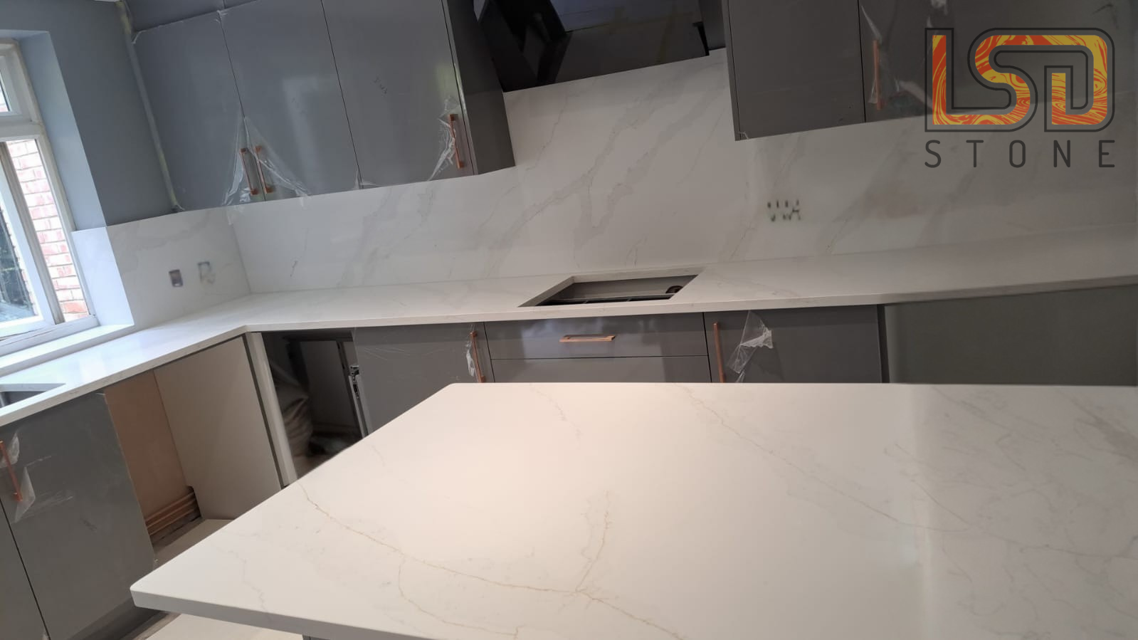 Calacatta Gold – Quartz Kitchen Worktop Installation