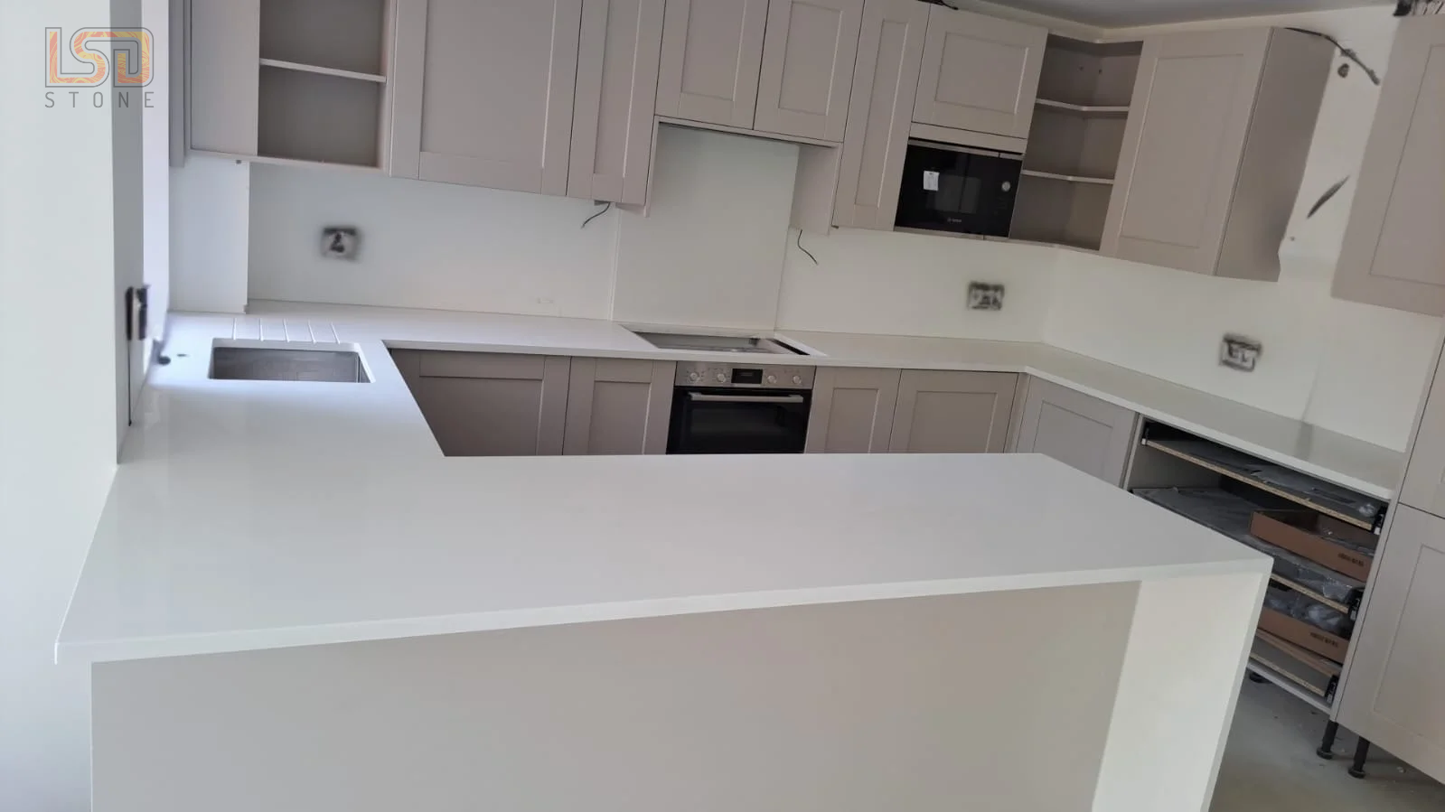 Ice Branco – Quartz Kitchen Worktop Installation
