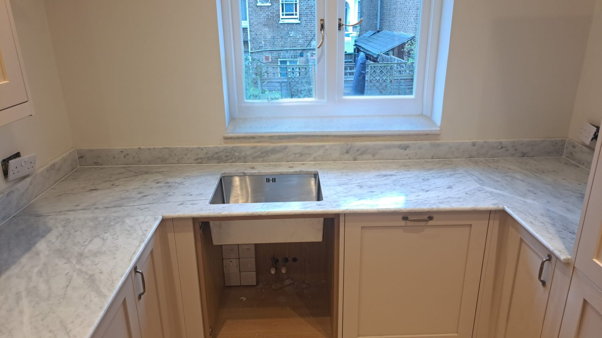 Marble Carrara honed