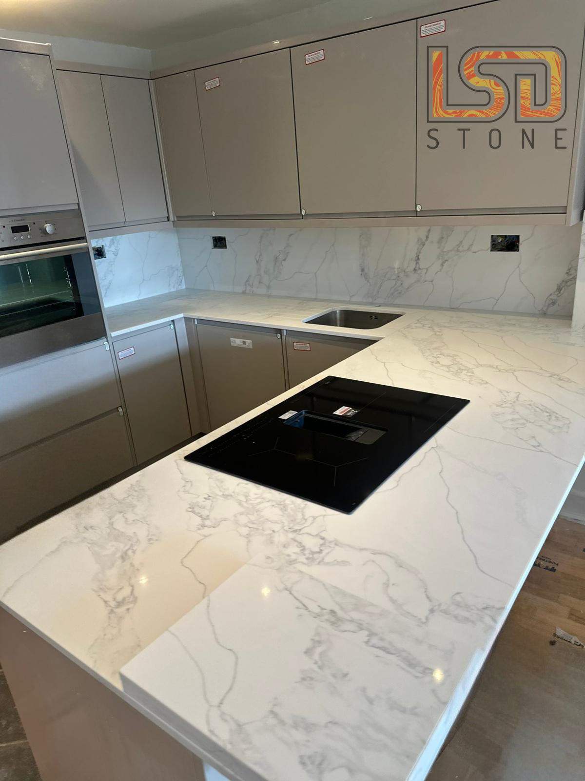 Calacatta Classico – Quartz Kitchen Worktop Installation