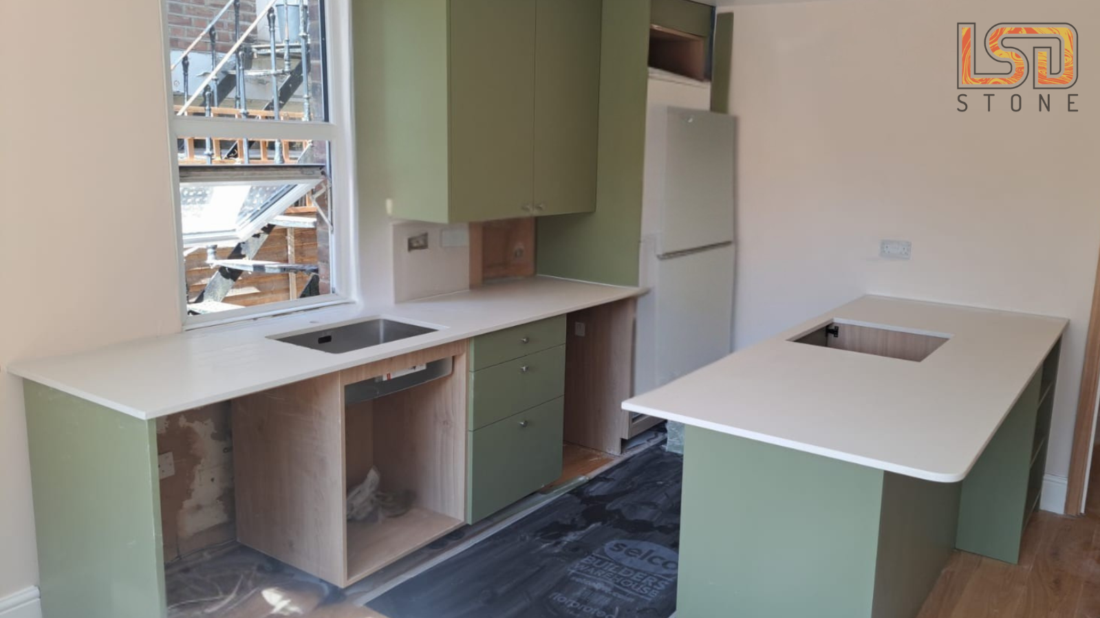Caesarstone Fresh Concrete – Quartz Kitchen Worktop Installation