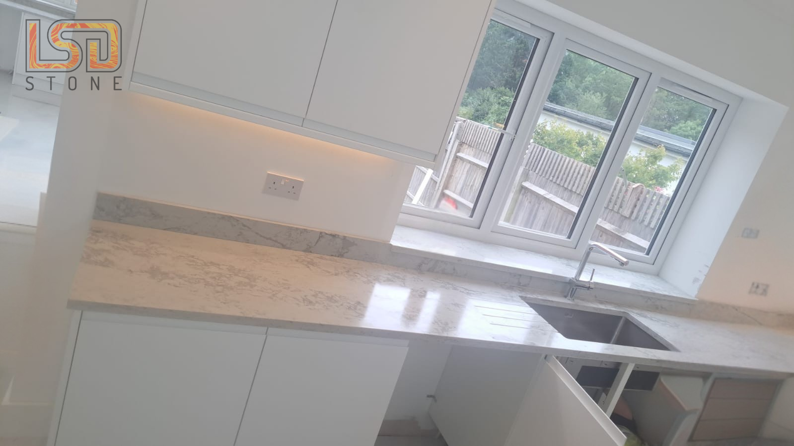 Bianco Eclips – Worktop Project Image