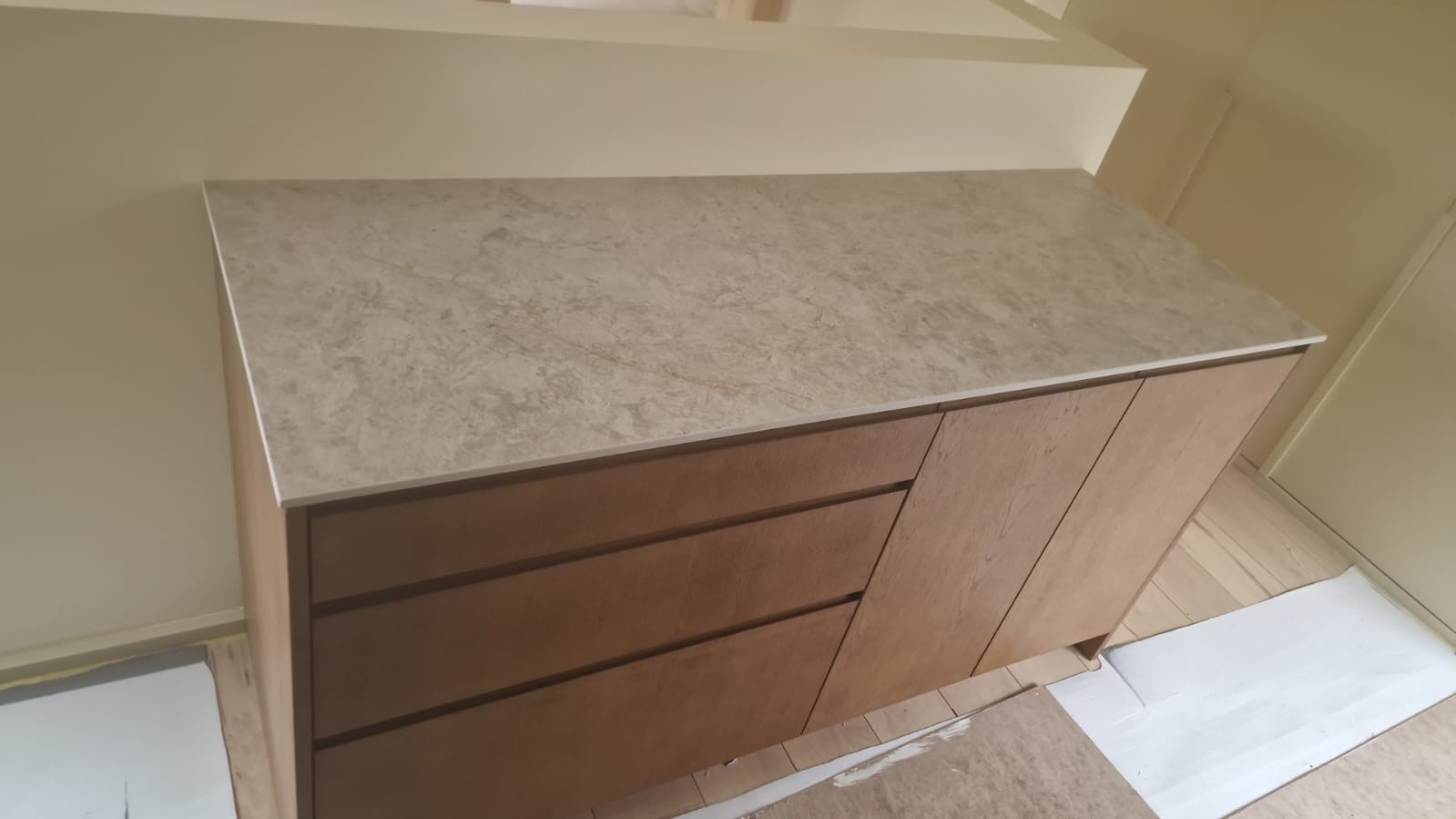 Caeserstone Mosstone