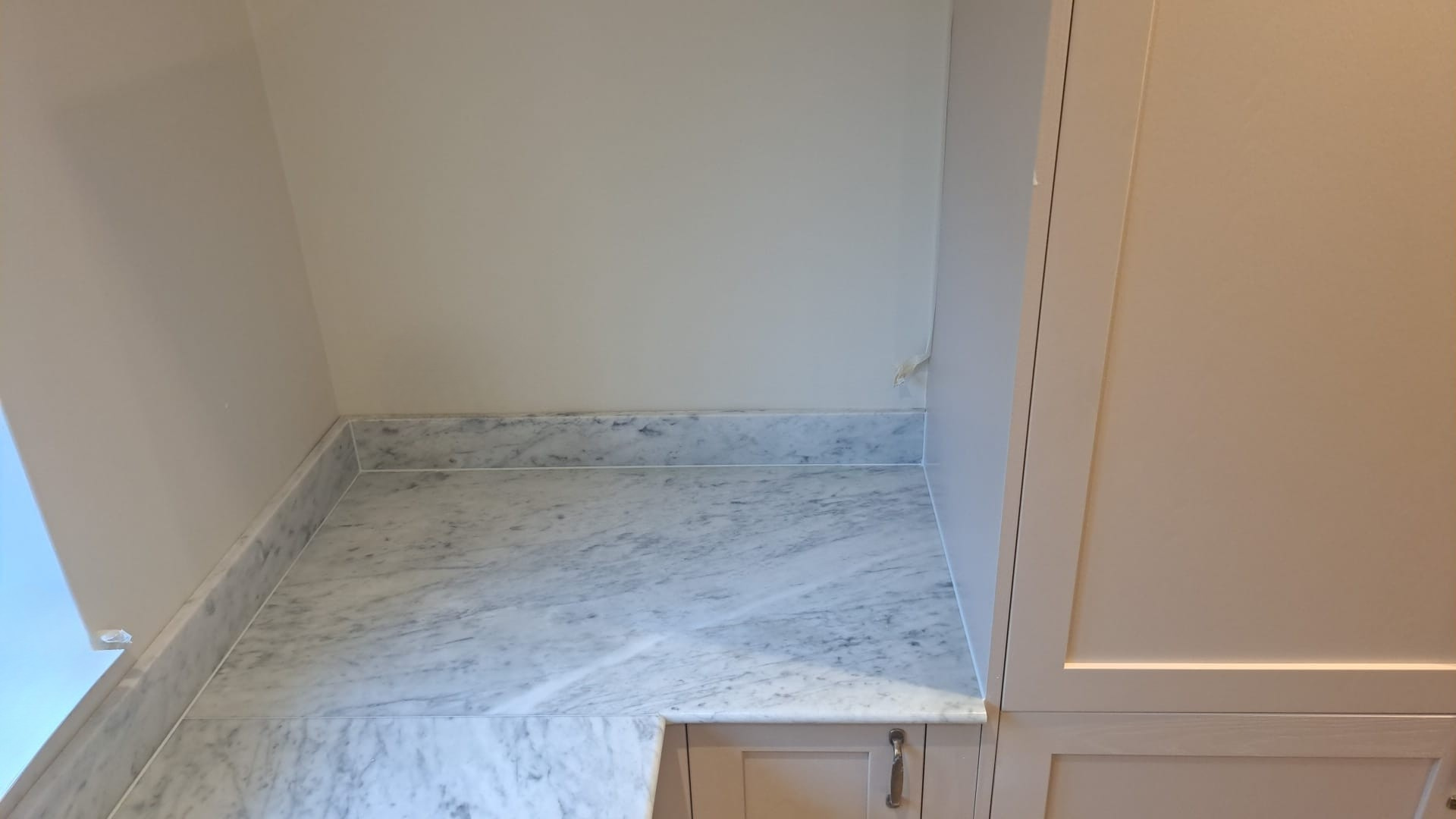 Marble Carrara honed