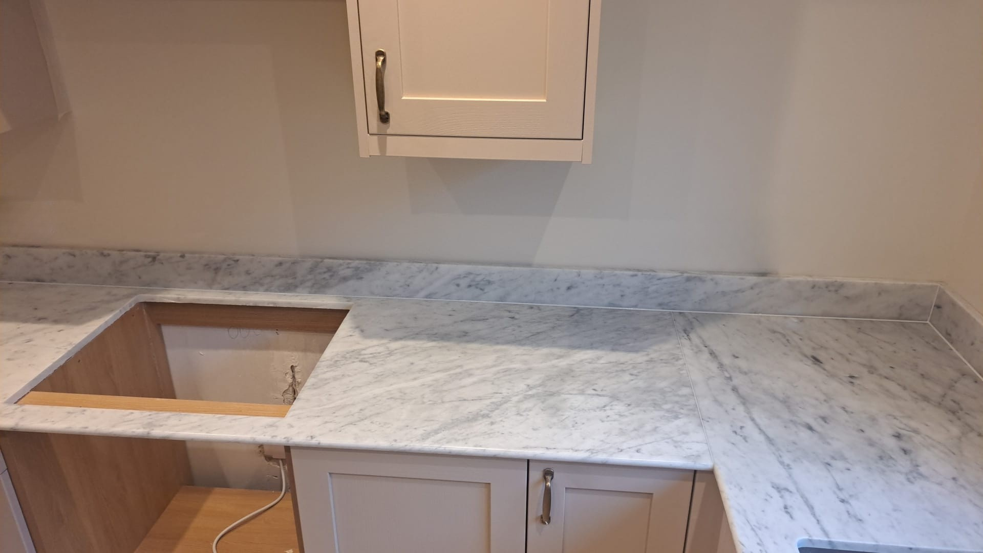 Marble Carrara honed