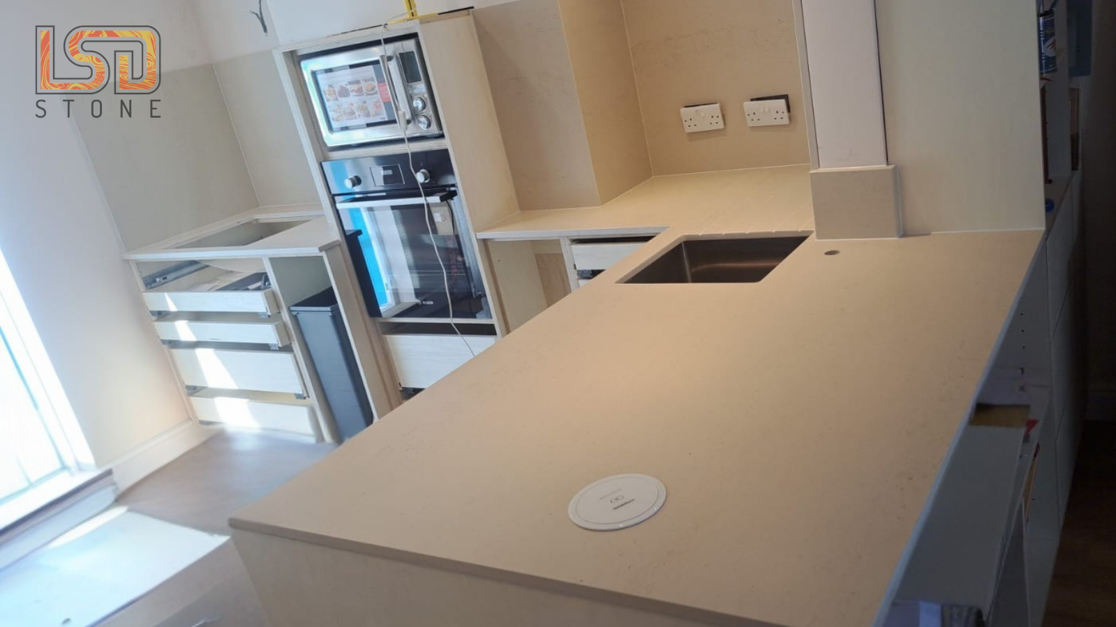 Dekton Danae – Quartz Kitchen Worktop Installation