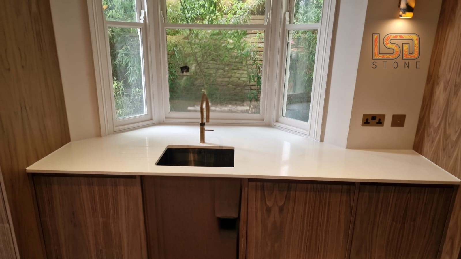 Caesarstone Misty Carrara – Quartz Kitchen Worktop Installation