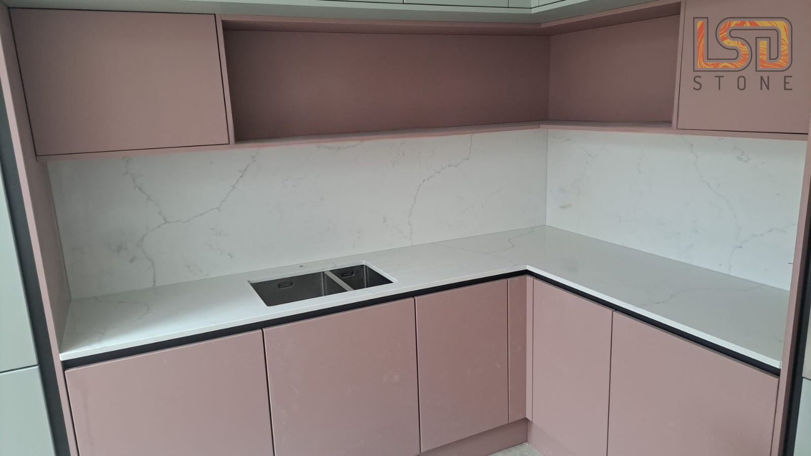 Mysterio Onyx – Quartz Kitchen Worktop Installation
